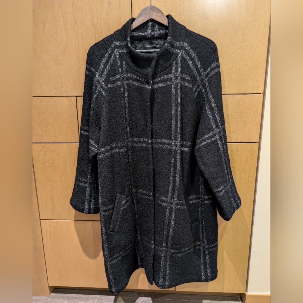 Adrienne Vittadini Black and Gray Knit Light Cape Jacket